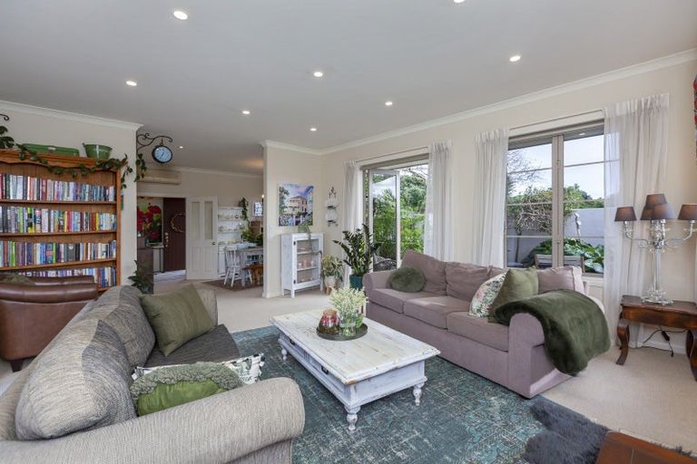 Photo of property in 136 Renown Road, Raumati South, Paraparaumu, 5032