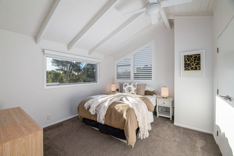 Photo of property in 22 Woodfern Crescent, Titirangi, Auckland, 0604