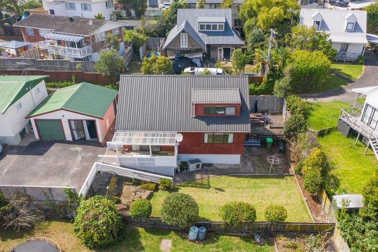 Photo of property in 2/24 Kaipatiki Road, Glenfield, Auckland, 0629