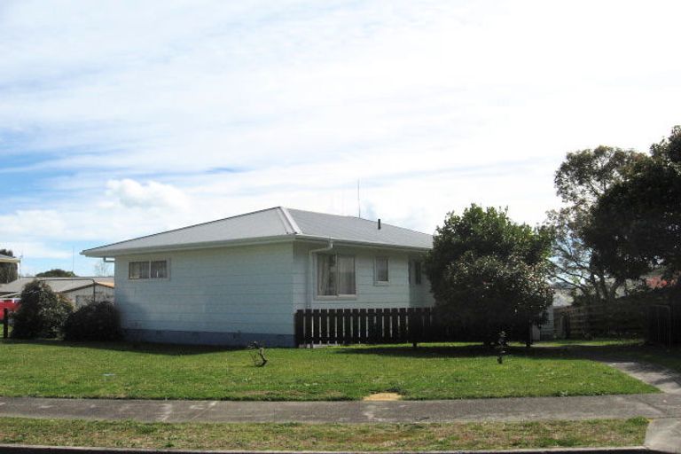 Photo of property in 22 Dingadee Street, Welcome Bay, Tauranga, 3112