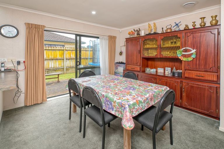 Photo of property in 52 Montilla Place, Manurewa, Auckland, 2102