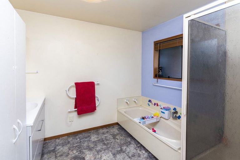 Photo of property in 2/14 Farquhars Road, Redwood, Christchurch, 8051