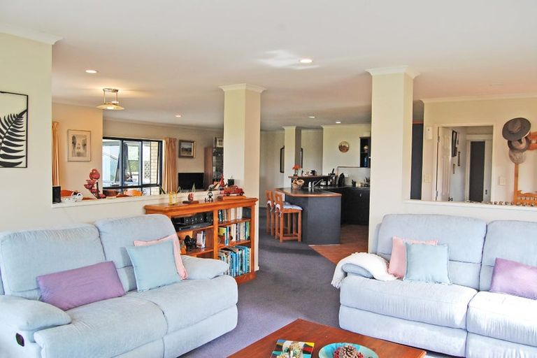 Photo of property in 91 Whaka Street, Maungaturoto, 0520