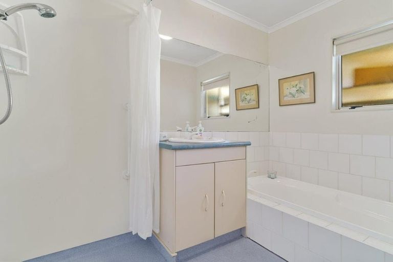 Photo of property in 122 Santa Monica Drive, Papamoa Beach, Papamoa, 3118