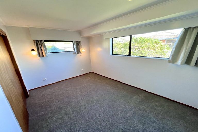 Photo of property in 6 Higham Ferrers Place, Red Beach, 0932