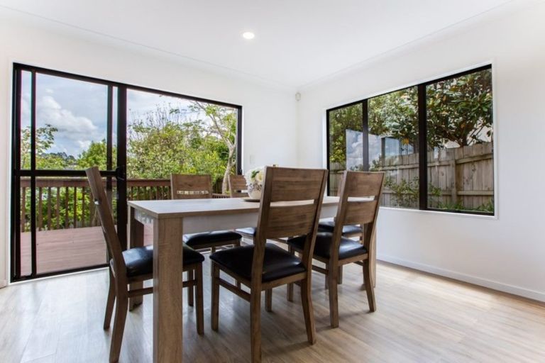 Photo of property in 64 Rising Parade, Fairview Heights, Auckland, 0632