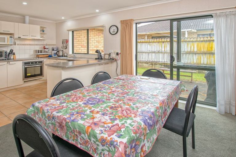 Photo of property in 52 Montilla Place, Manurewa, Auckland, 2102