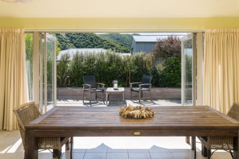 Photo of property in 13 Captains Close, Waikawa, Picton, 7220