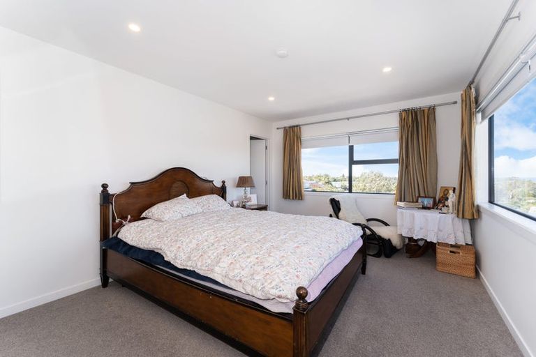 Photo of property in 952a East Coast Road, Northcross, Auckland, 0632