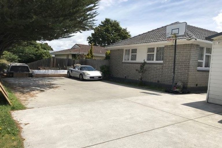 Photo of property in 120 Northcote Road, Northcote, Christchurch, 8052