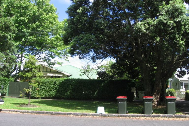 Photo of property in 3/11a Aratonga Avenue, Greenlane, Auckland, 1051