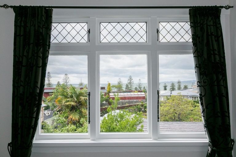 Photo of property in 10 Brewster Street, Bluff Hill, Napier, 4110