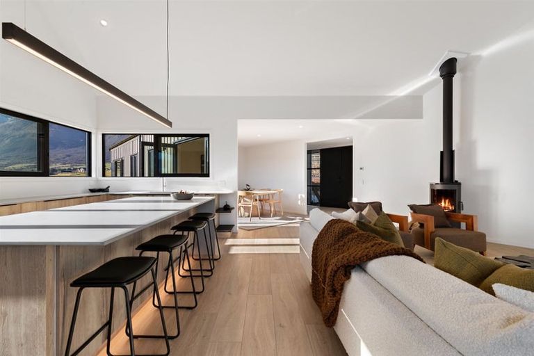 Photo of property in 44 Cunninghams Drive, Jacks Point, Queenstown, 9371