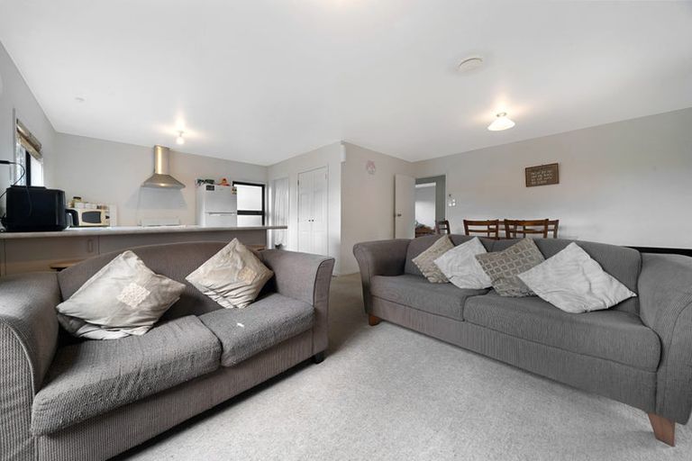Photo of property in 2/191 Don Buck Road, Massey, Auckland, 0614