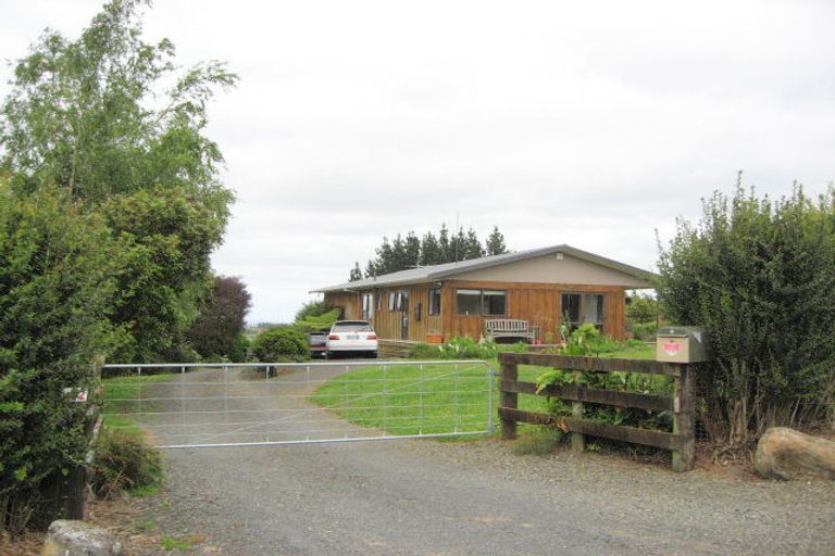 Photo of property in 42 Razorback Road, Bombay, 2675