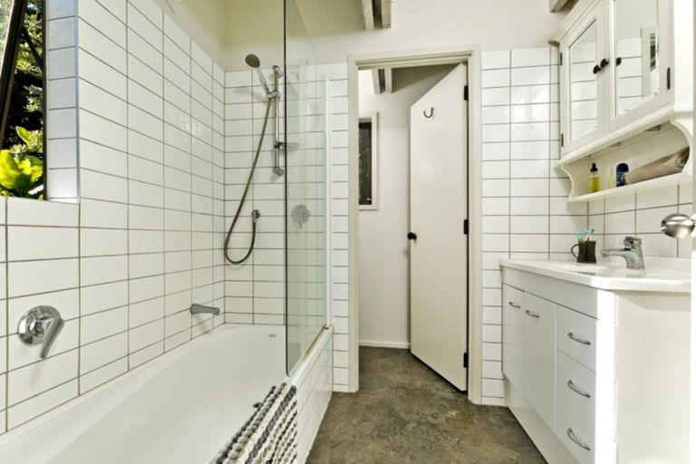 Photo of property in 107 Domain Crescent, Muriwai, 0881