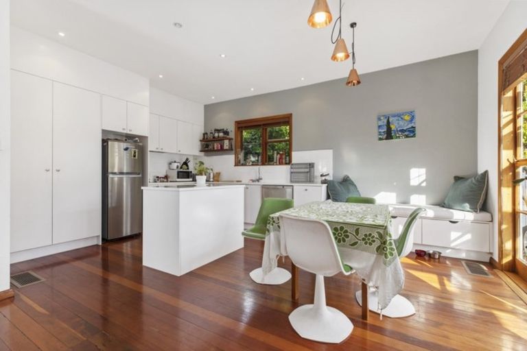 Photo of property in 7 Nelson Avenue, Northcote Point, Auckland, 0627