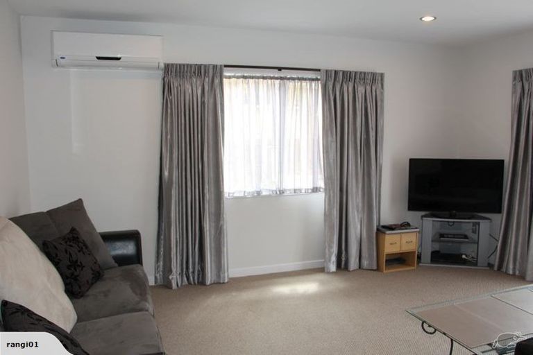 Photo of property in 30a Schnapper Rock Road, Schnapper Rock, Auckland, 0632