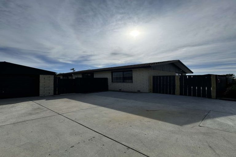 Photo of property in 128a Inwoods Close, Parklands, Christchurch, 8083
