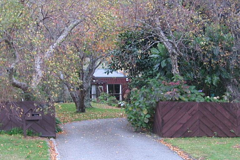 Photo of property in 3 Winara Avenue, Waikanae, 5036