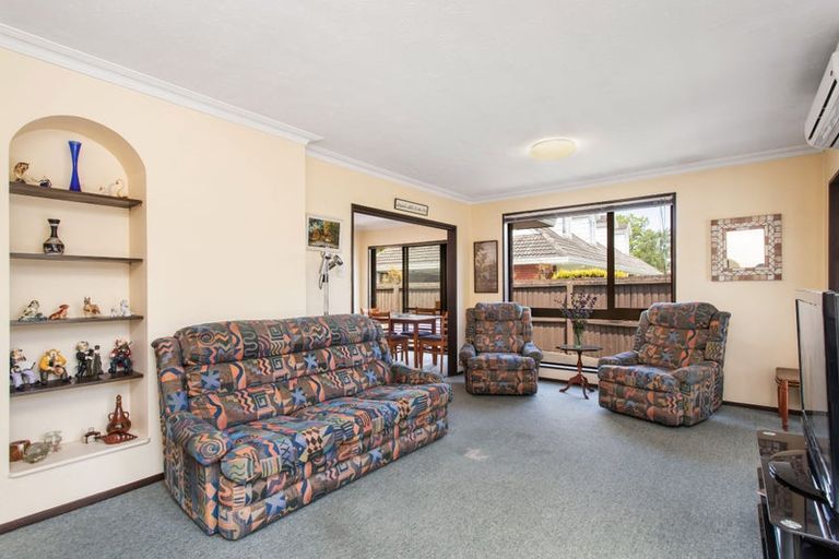 Photo of property in 2/18 Rembrandt Place, Burnside, Christchurch, 8053