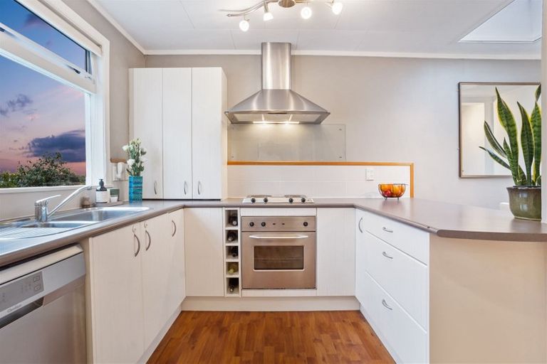 Photo of property in 3/25 Heathcote Road, Castor Bay, Auckland, 0620