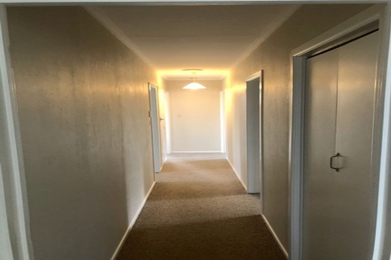 Photo of property in 199 Chivalry Road, Glenfield, Auckland, 0629