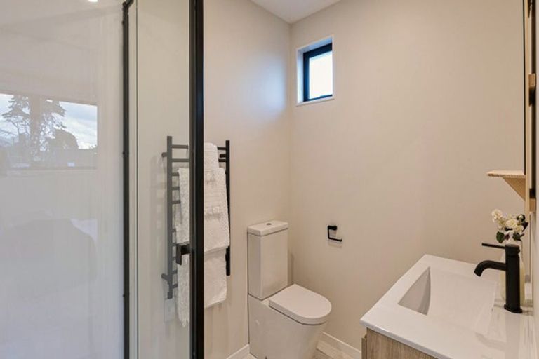 Photo of property in 52a Waipani Road, Te Atatu Peninsula, Auckland, 0610