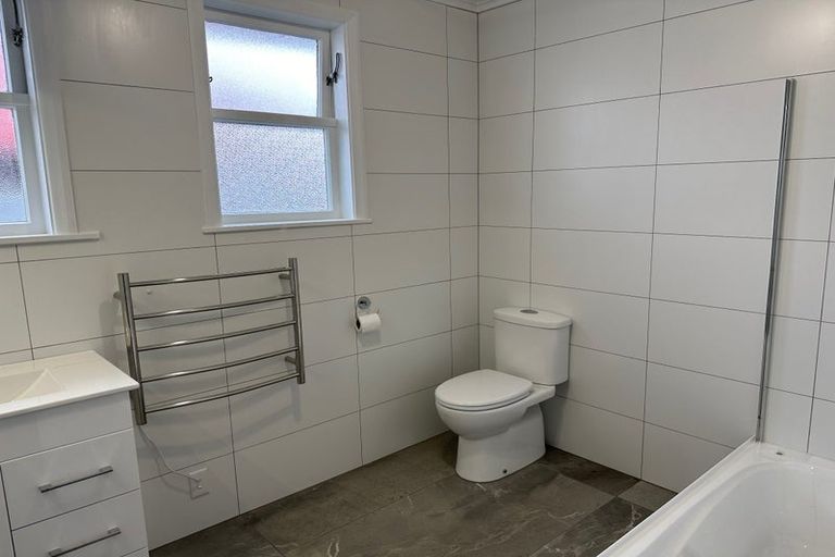 Photo of property in 72b Swaffield Road, Papatoetoe, Auckland, 2025