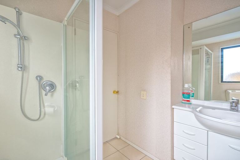 Photo of property in 52 Montilla Place, Manurewa, Auckland, 2102