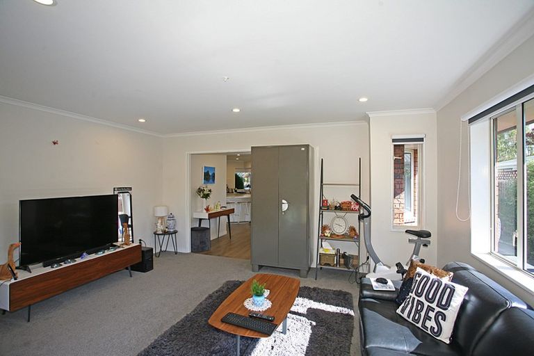 Photo of property in 408a Memorial Avenue, Burnside, Christchurch, 8053