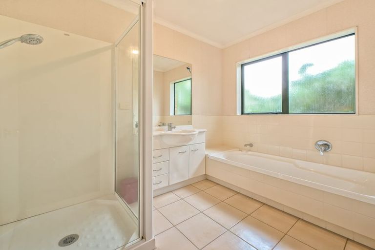 Photo of property in 52 Montilla Place, Manurewa, Auckland, 2102