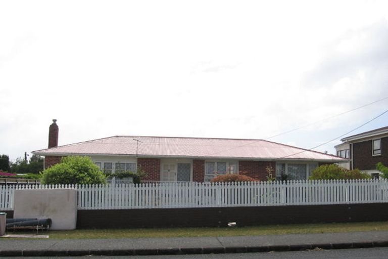 Photo of property in 17 Nile Road, Kelston, Auckland, 0602