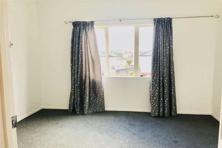 Photo of property in 4 Brashier Circle, Sunnyvale, Auckland, 0612