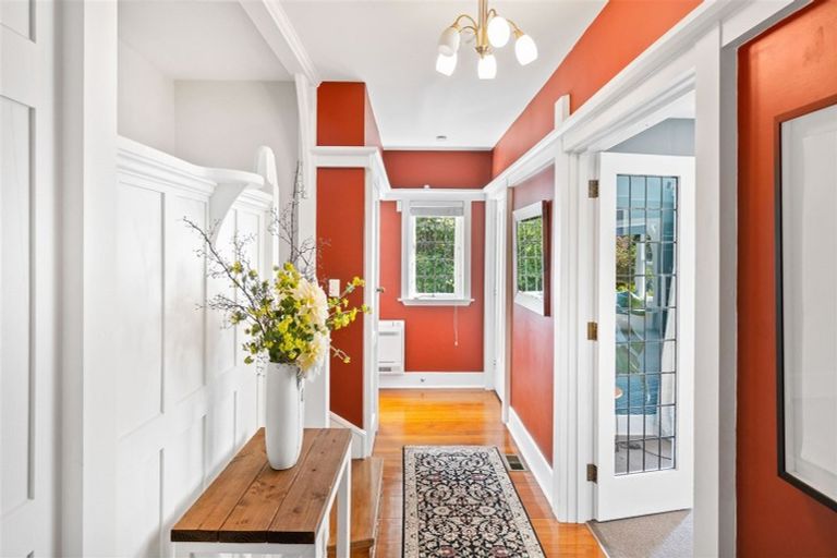 Photo of property in 56 Dyers Pass Road, Cashmere, Christchurch, 8022