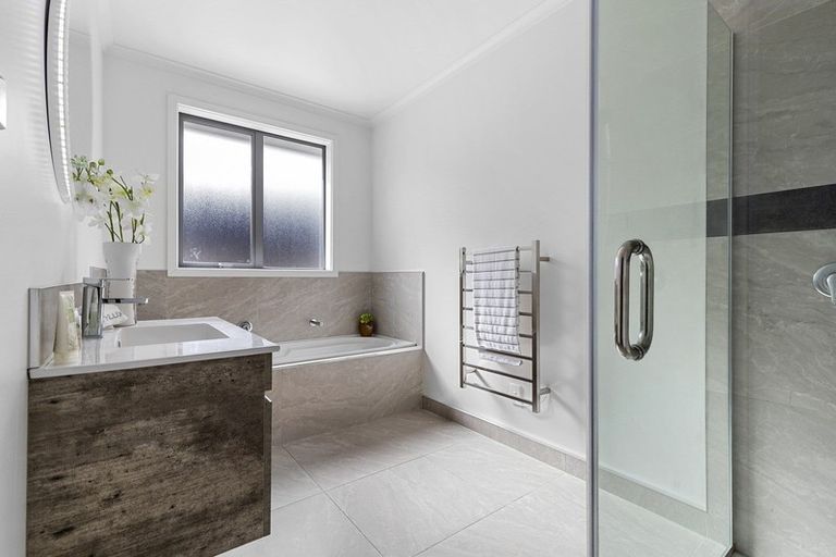 Photo of property in 2 Sydney Place, Flagstaff, Hamilton, 3210