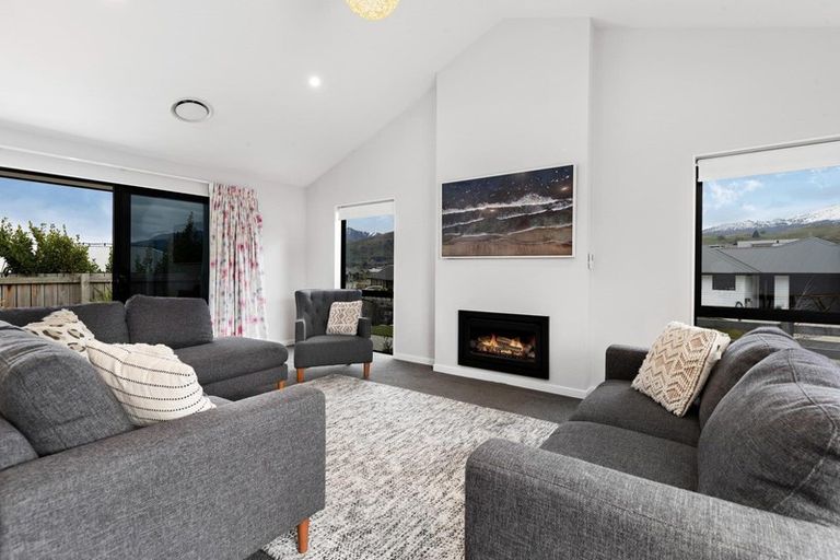 Photo of property in 14 Violet Way, Lower Shotover, Queenstown, 9304