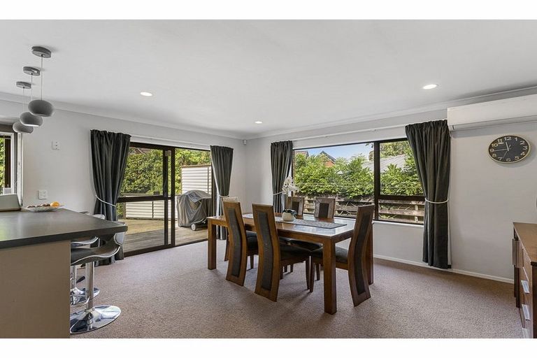 Photo of property in 3 Voltaire Court, Botany Downs, Auckland, 2010