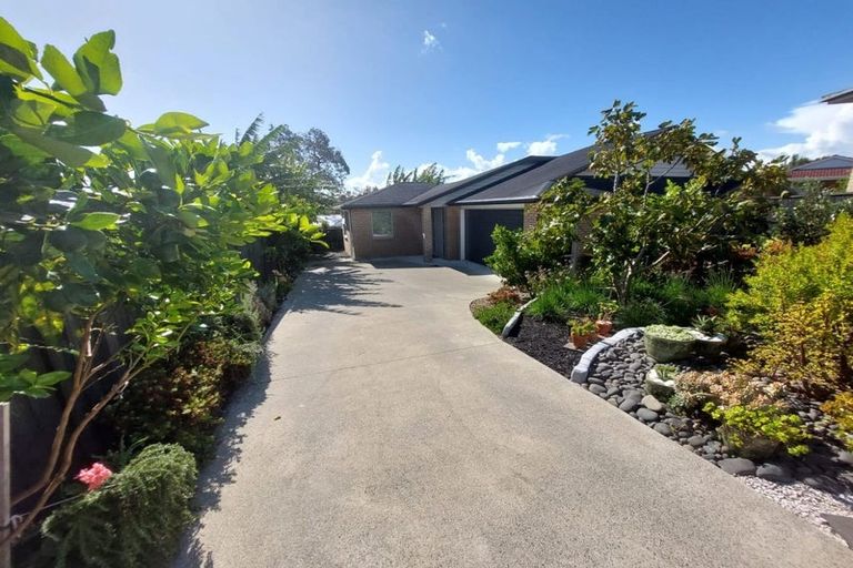 Photo of property in 23a Rena Place, West Harbour, Auckland, 0618