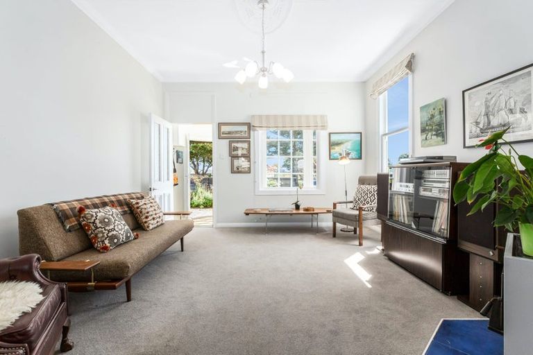 Photo of property in 69 Marine Parade, Eastbourne, Lower Hutt, 5013