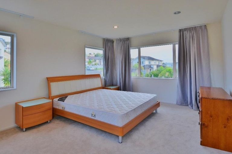 Photo of property in 16 Loughros Place, Pinehill, Auckland, 0632