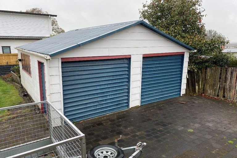 Photo of property in 25 Gilbass Avenue, Hamilton Lake, Hamilton, 3204