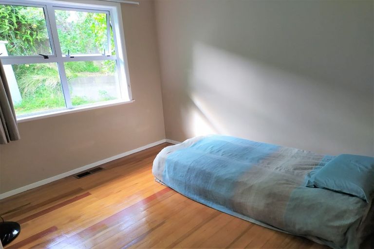 Photo of property in 5 Kendal Place, Merrilands, New Plymouth, 4312