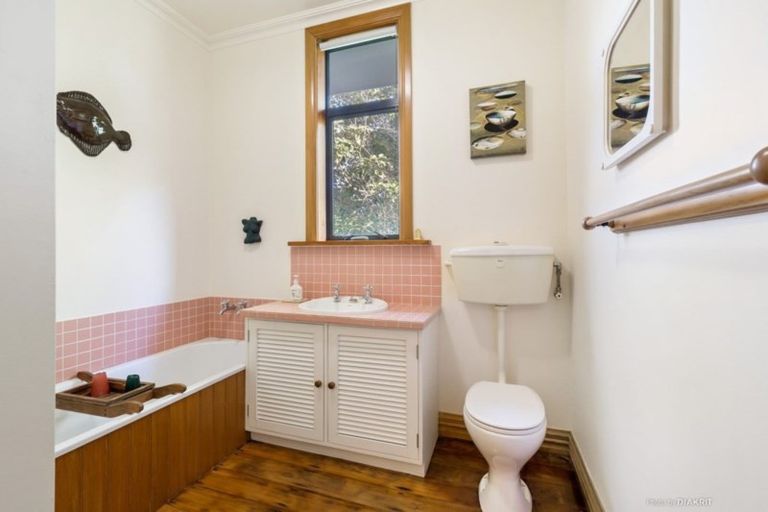 Photo of property in 17 Highbury Crescent, Highbury, Wellington, 6012