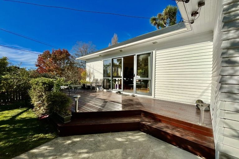 Photo of property in 6 Armstrong Avenue, Saint Martins, Christchurch, 8022