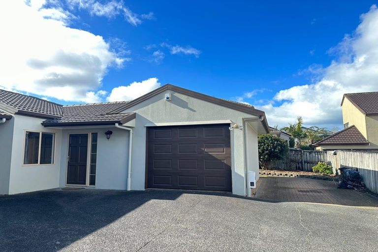 Photo of property in 3 Carrigans Close, Pinehill, Auckland, 0632