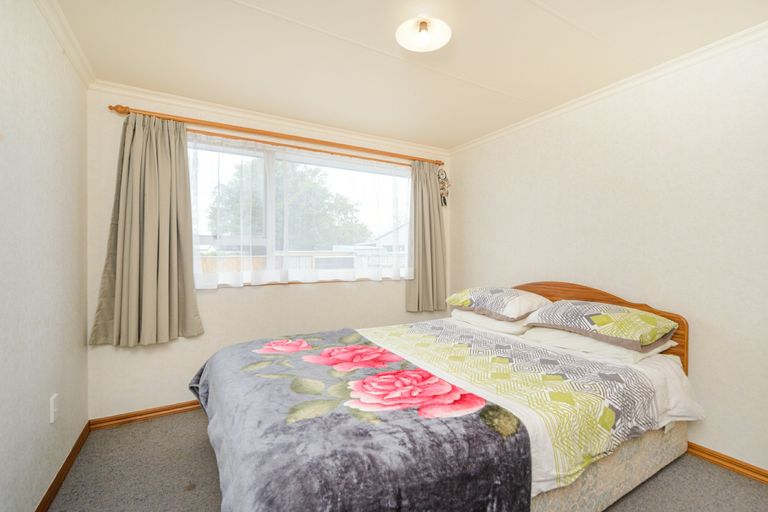 Photo of property in 10 Forbes Place, Kelvin Grove, Palmerston North, 4414
