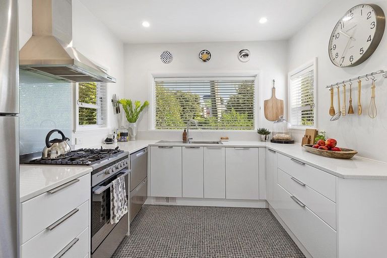 Photo of property in 11 Beacon Hill Road, Strathmore Park, Wellington, 6022