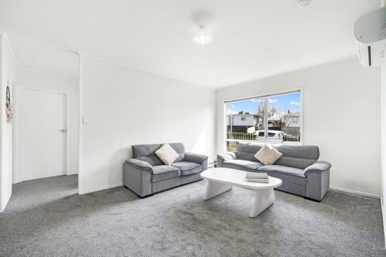 Photo of property in 93 Hyperion Drive, Randwick Park, Auckland, 2105