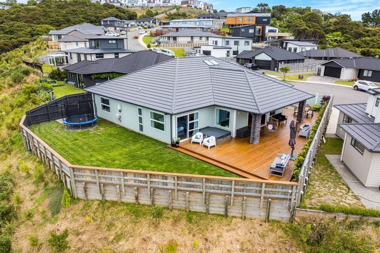 Photo of property in 22 Topsail Way, Whitby, Porirua, 5024